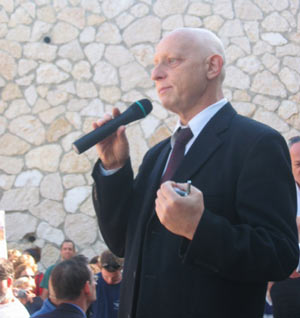  Юрий Штерн на митинге в защиту Иерусалимского леса. 17.10. 2006 г. Из архива Бины Смеховой  