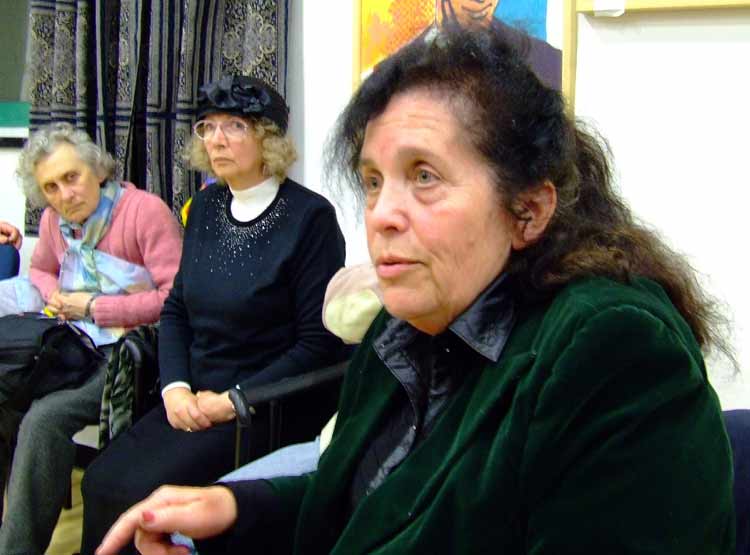 Слева направо: художники Мина Минская, Грета Кузнецова и член группы пропаганды и агитации Ирина Локтева.